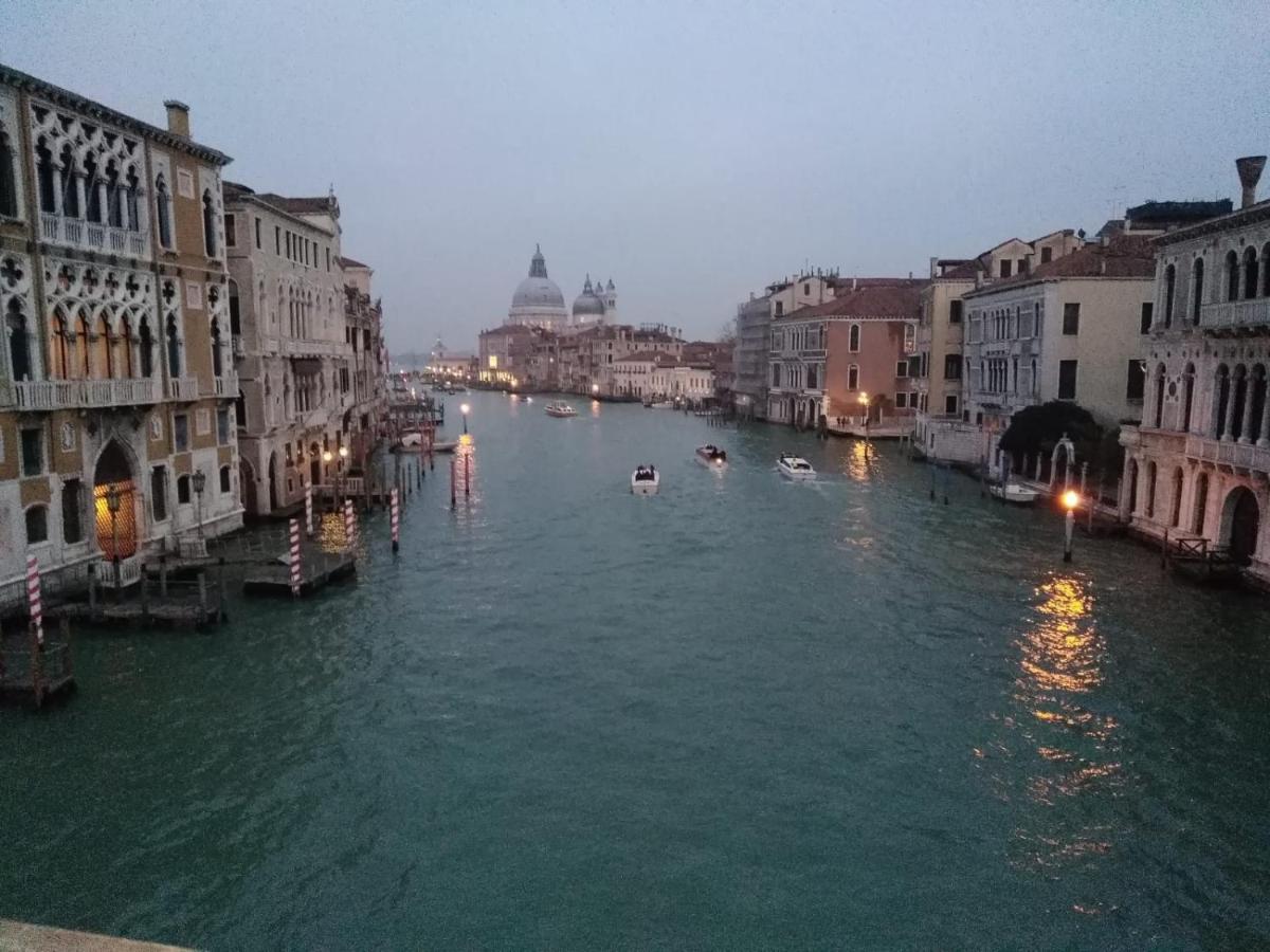 Raggio Di Sole Dietro Piazza San Marco Venedig Exterior foto
