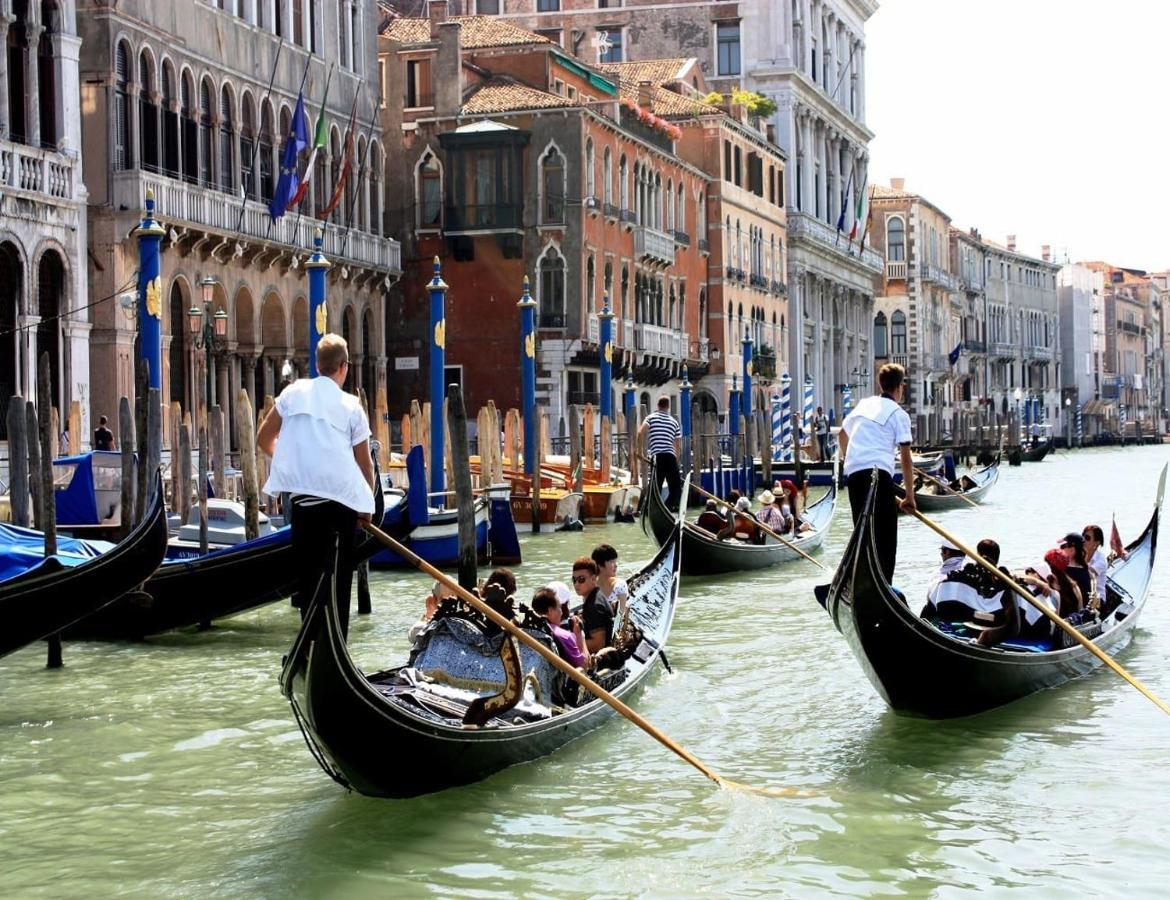 Raggio Di Sole Dietro Piazza San Marco Venedig Exterior foto