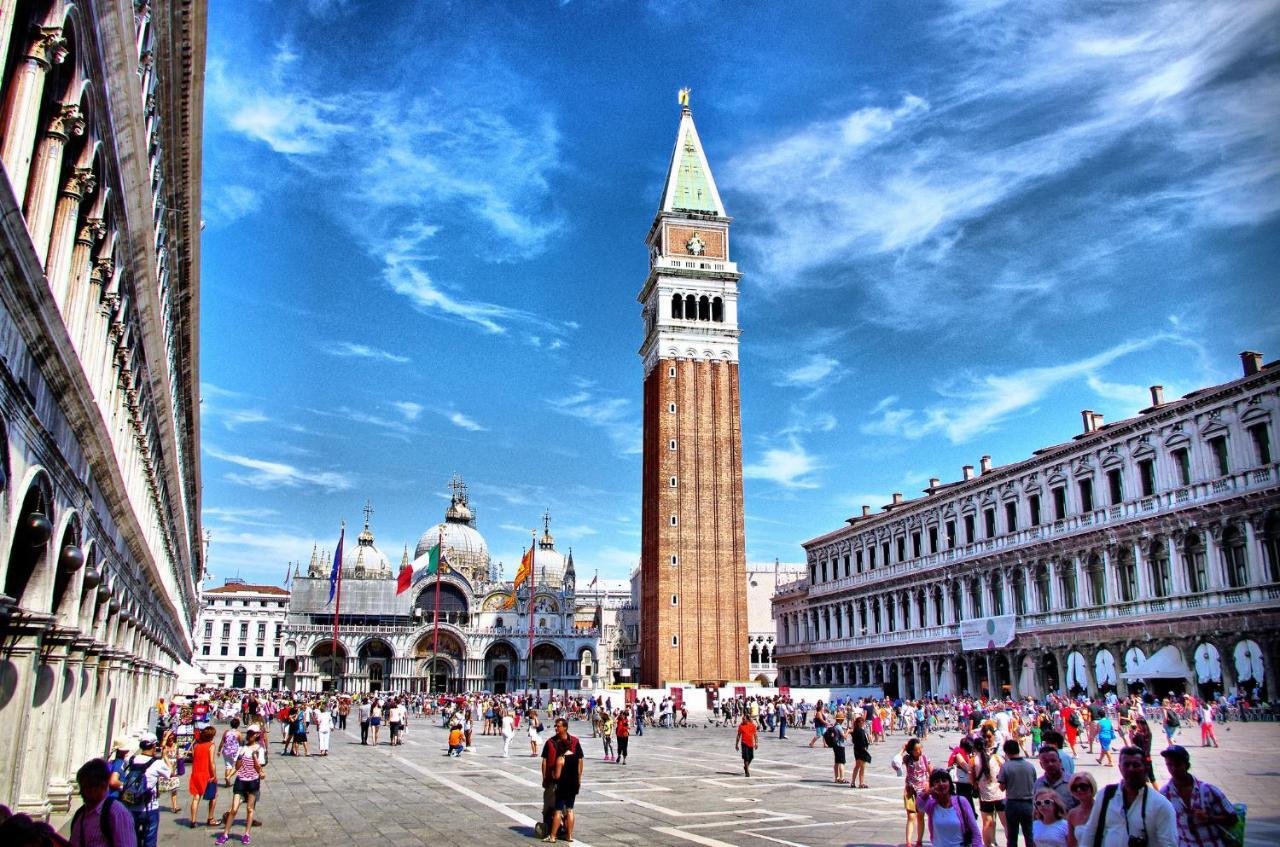 Raggio Di Sole Dietro Piazza San Marco Venedig Exterior foto